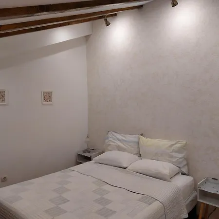 Апартаменти Lavender On Nincevica St- 1 Bedroom 5 Min To The Old Town Of Спліт