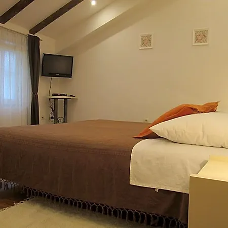 Апартаменти Quiet - 5 Min Walk To Old Town And Bacvice Спліт