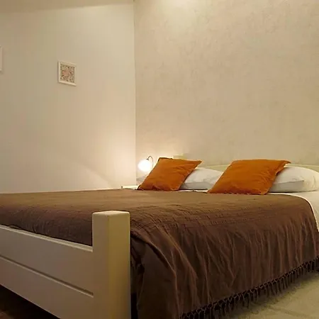 Апартаменти Quiet - 5 Min Walk To Old Town And Bacvice *