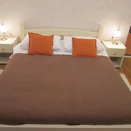 Апартаменти Quiet - 5 Min Walk To Old Town And Bacvice