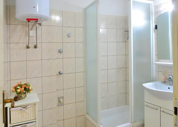 Homey 1 Bedroom 5 Min Walk To Old Town & Bacvice