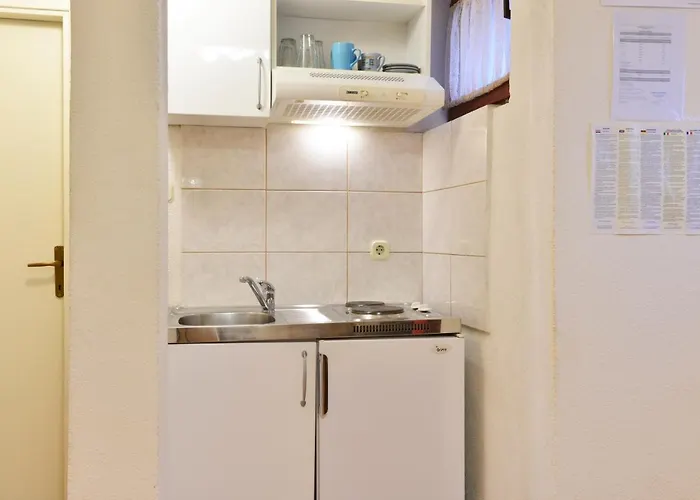 Homey 1 Bedroom 5 Min Walk To Old Town & Bacvice Appartamento