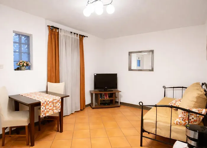 Homey 1 Bedroom 5 Min Walk To Old Town & Bacvice Appartamento