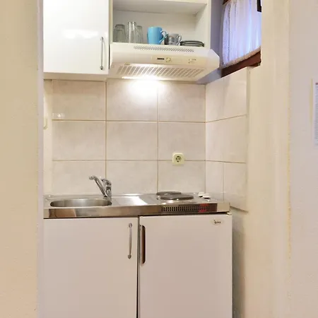 Lavender On Nincevica St- 1 Bedroom 5 Min To The Old Town Of Apartment